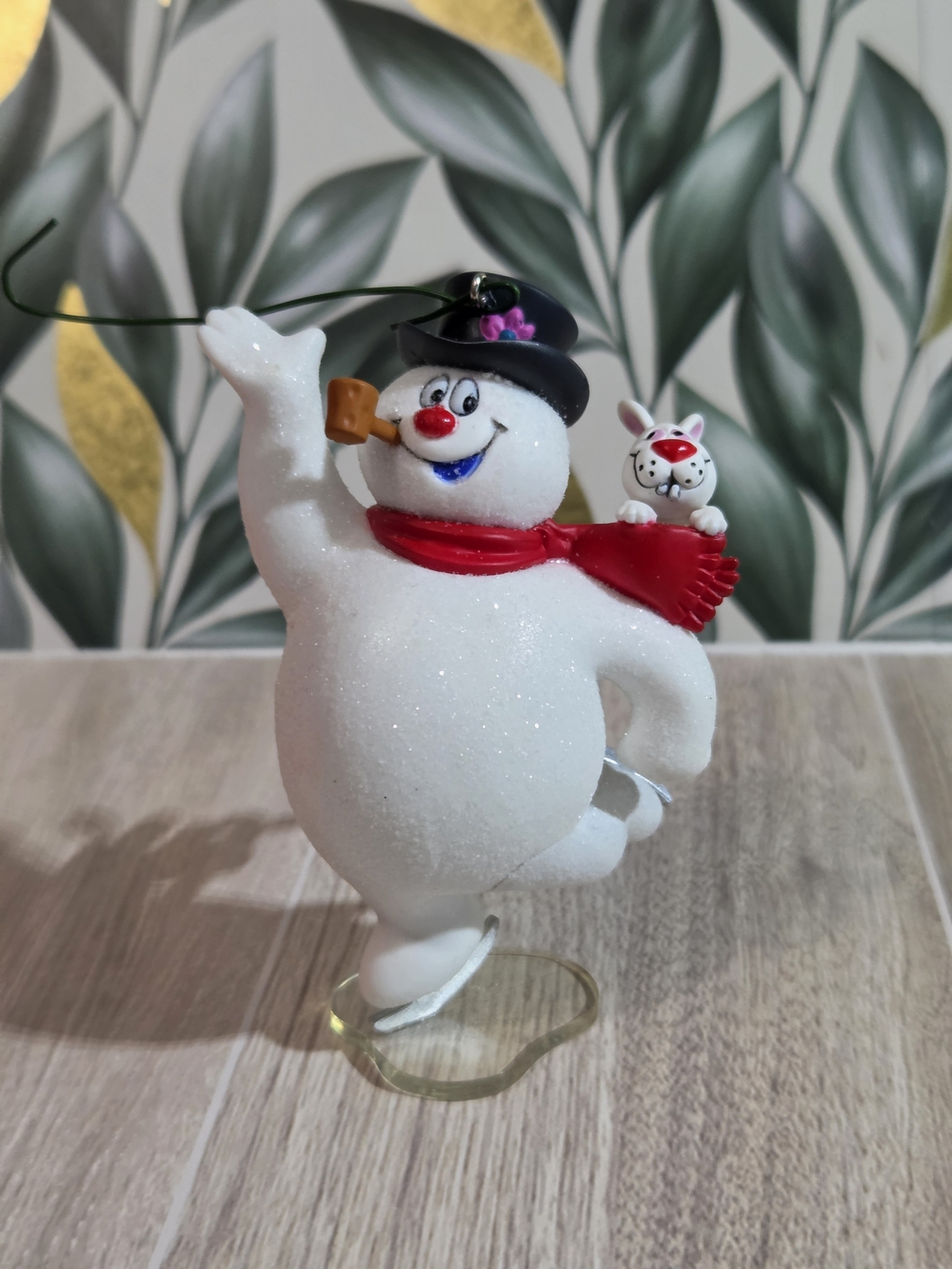 2017 Hallmark Keepsake Look At Frosty Go Ice Skating Ornament in Box QXI3132